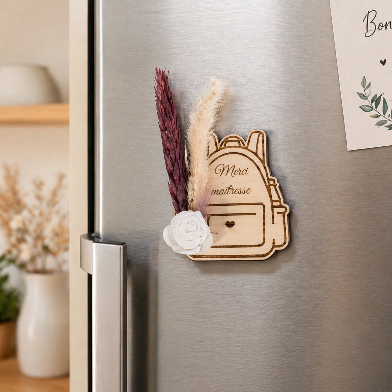 Magnet en bois personnalisé - Modèle cartable avec fleurs séchés