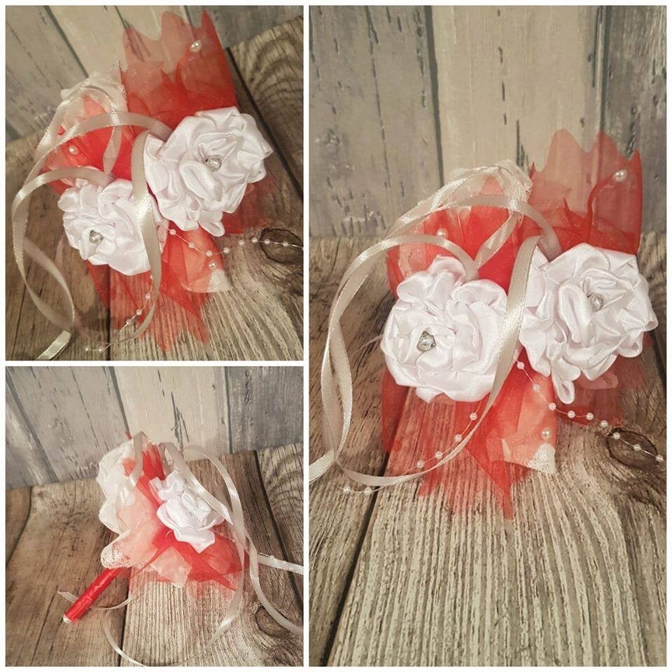 Porte alliances bouquet avec fleurs en tissu - Modèle 100% personnalisable selon vos souhaits