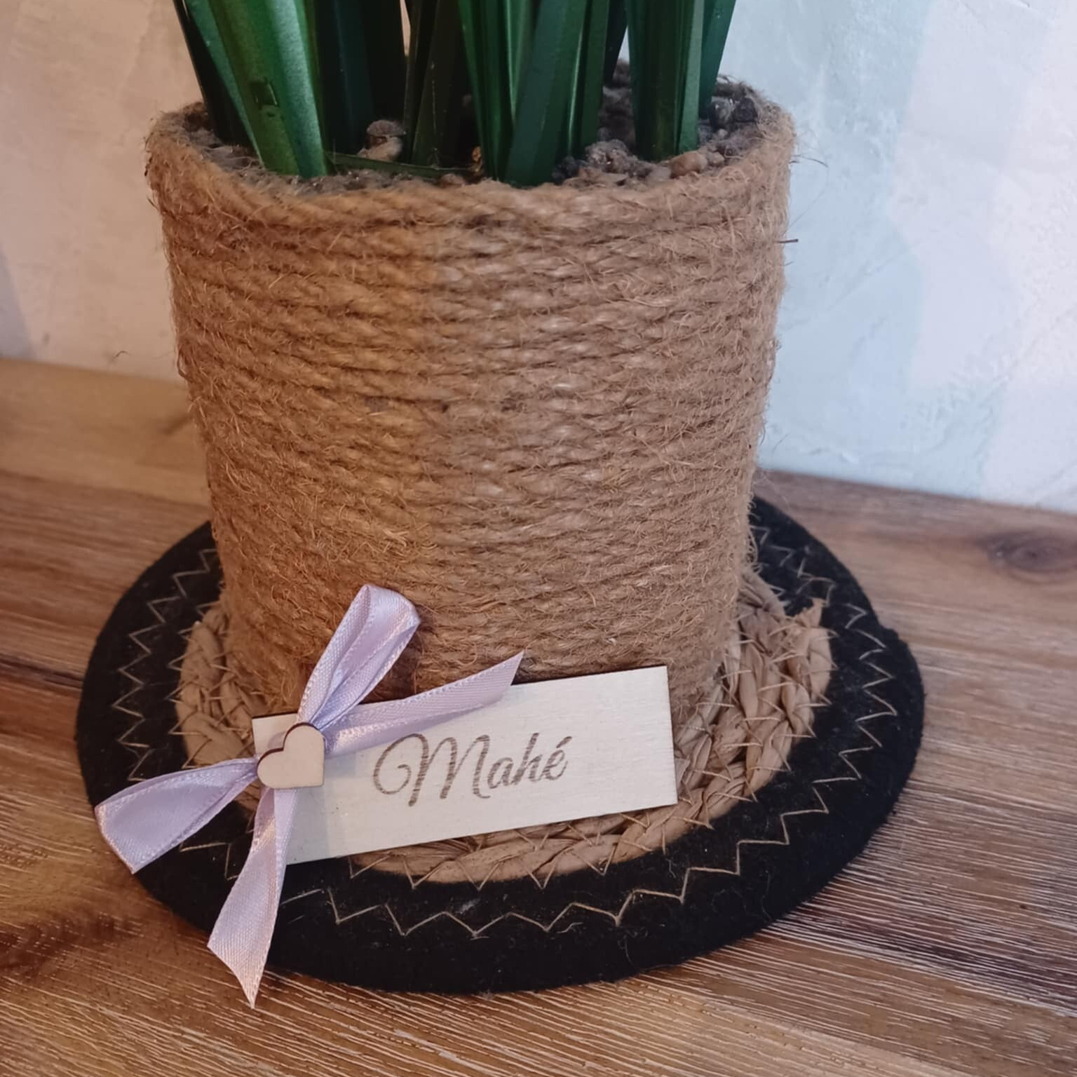 Marque place personnalisé en bois - Modèle rectangle avec ruban + sujet en bois