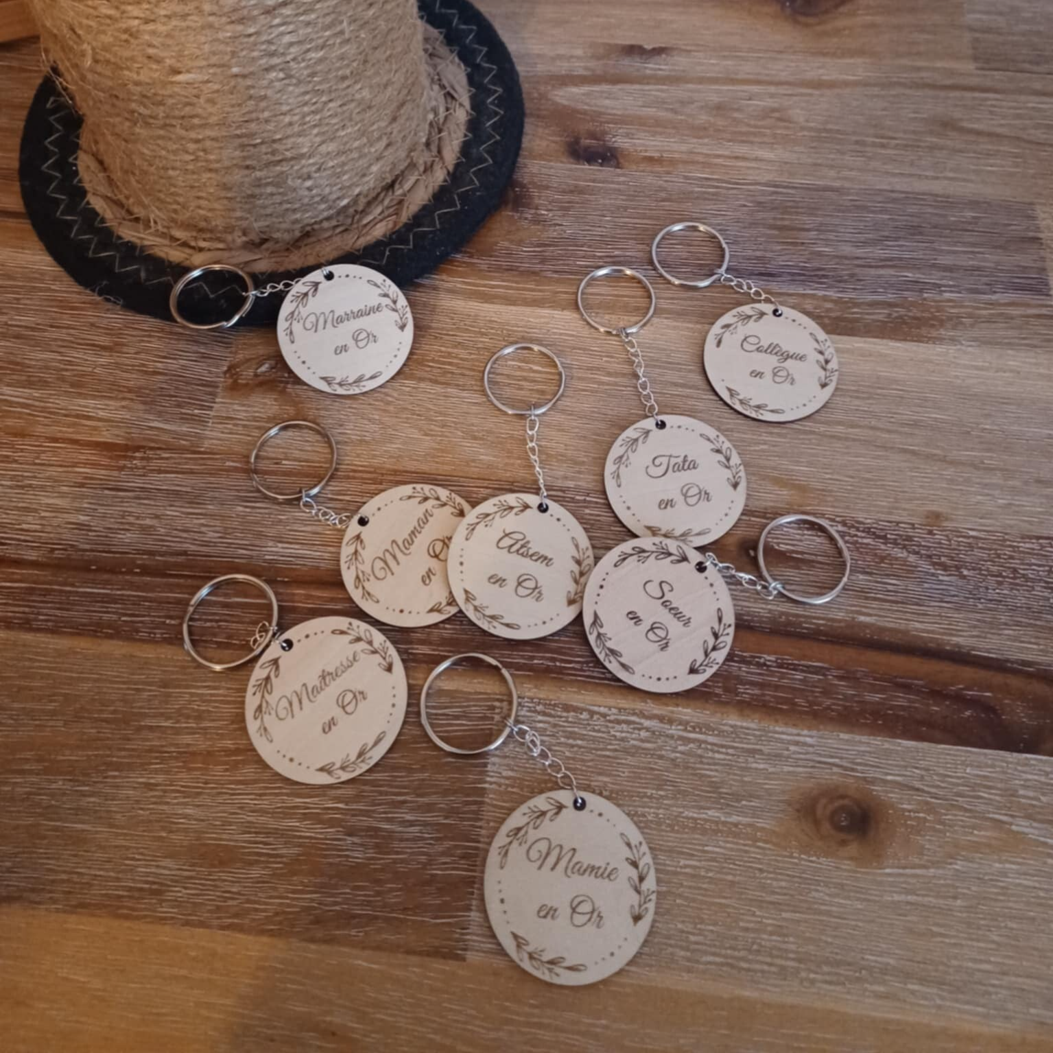 Porte clef rond en bois personnalisé - Modèle couronne fleural