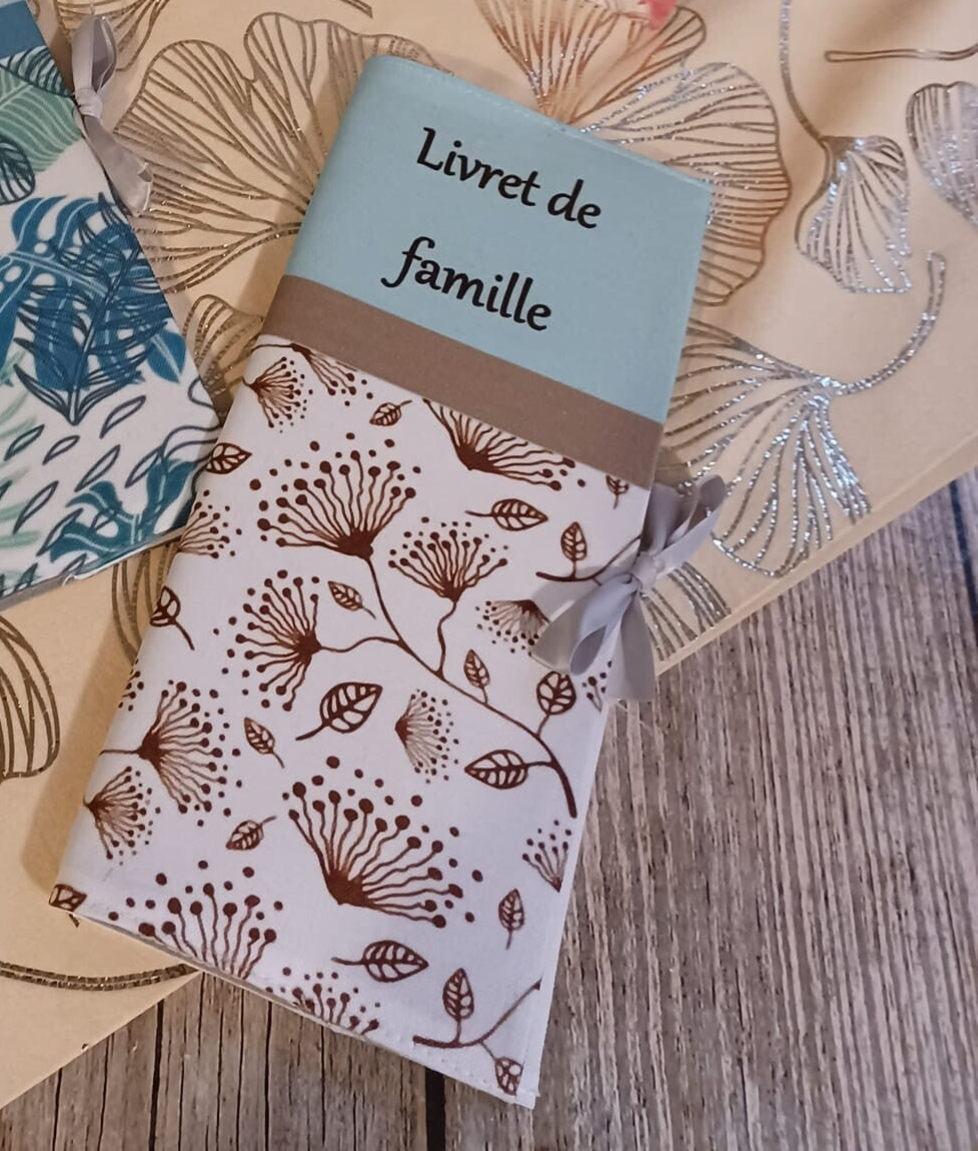 Protège livret de famille personnalisé - Modèle feuille et pissenlit