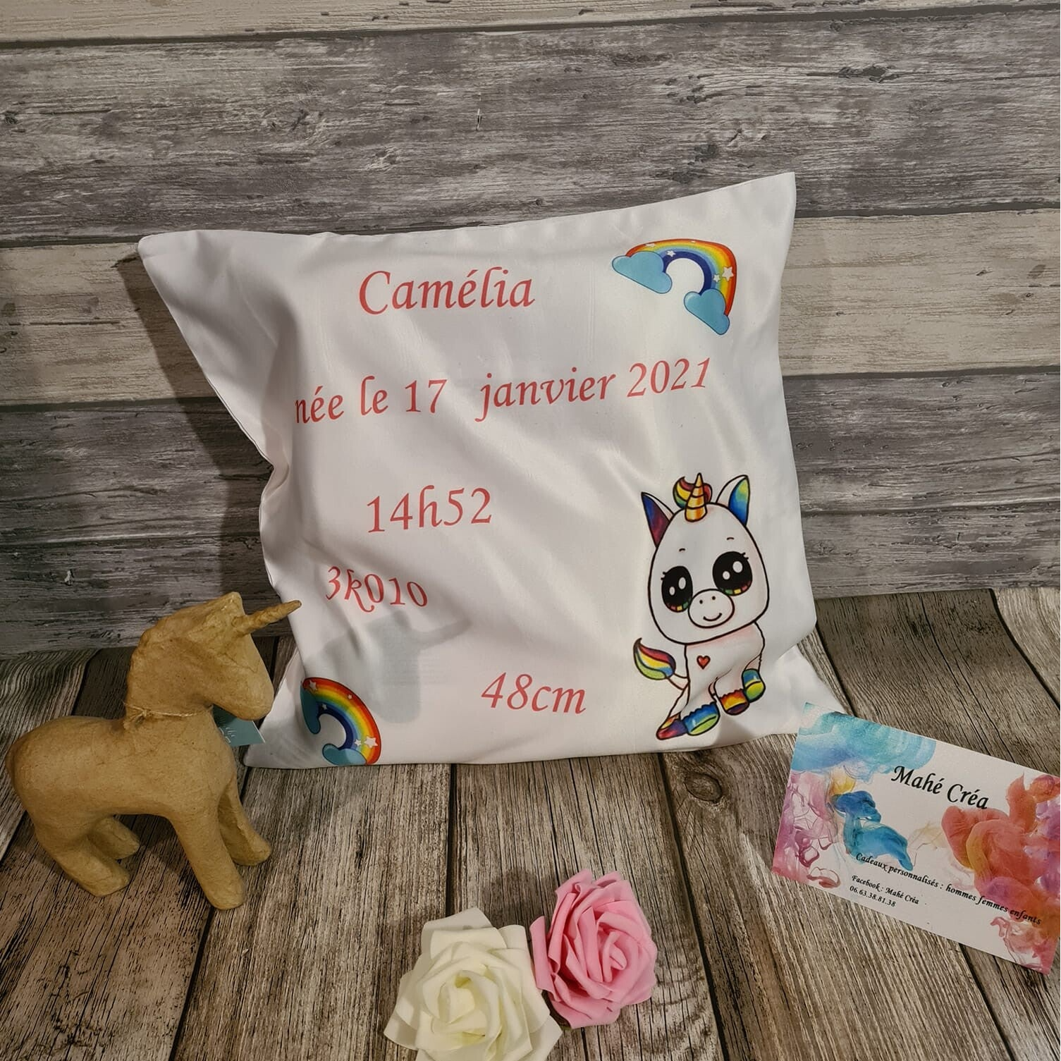 Coussin de naissance personnalisé - Modèle licorne multicolore + arc-en-ciel