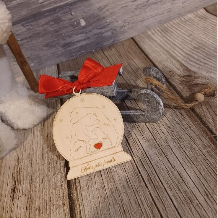 Ornement de sapin en bois personnalisé - Modèle boule à neige avec sa famille d'ours