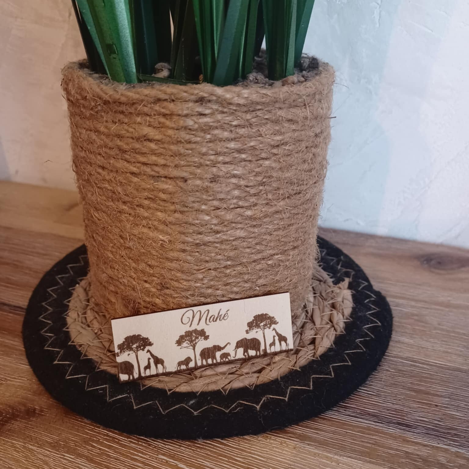 Marque place personnalisé en bois - Modèle rectangle avec texte et motif savane