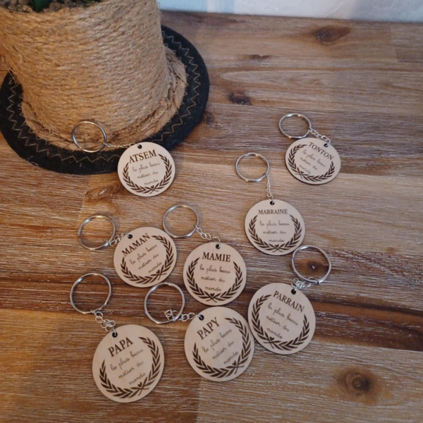 Porte clef rond en bois personnalisé - Modèle épi avec cœur