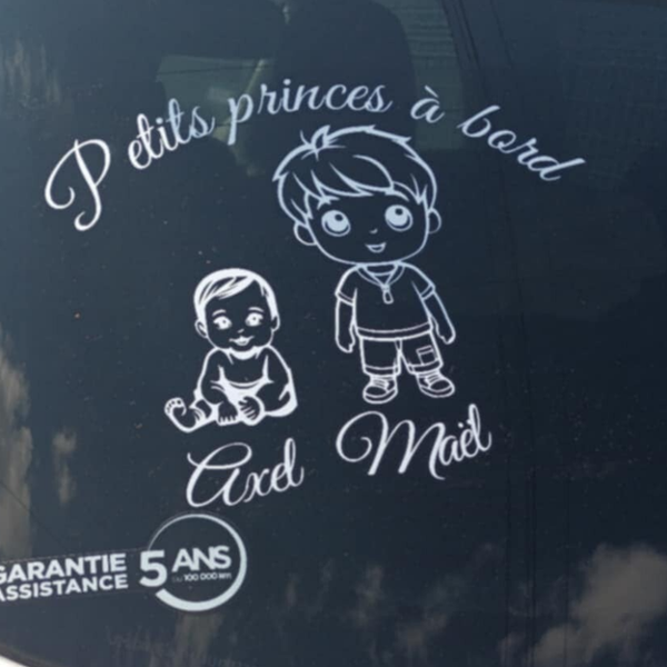 Sticker " à bord" personnalisé - Modèle bébé et petit garçon