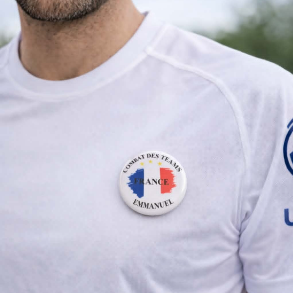 Badge personnalisé - Modèle drapeau France avec étoiles