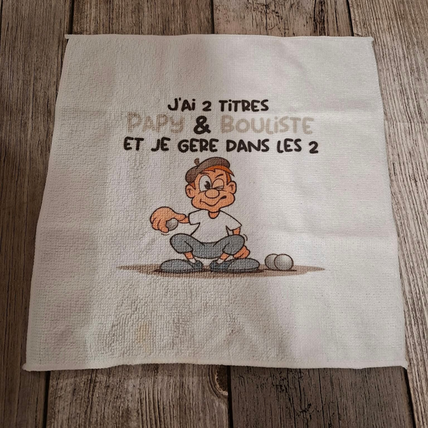Chiffon personnalisé "J'ai 2 titres Papy & Bouliste et je gère dans les 2"