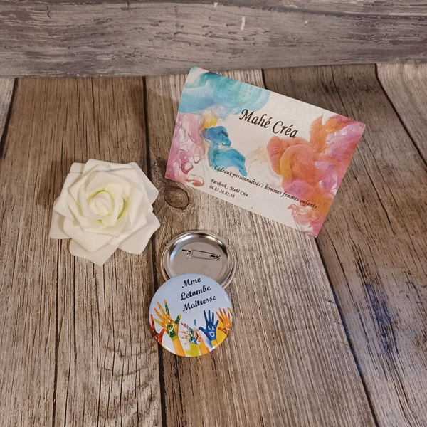 Badge personnalisé - Modèle fond main de peinture