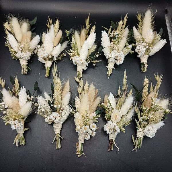 Bundel van 10 stuks corsages in witte, naturel en groene tinten