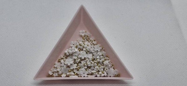 White Flowers And Caviar Bead Mix