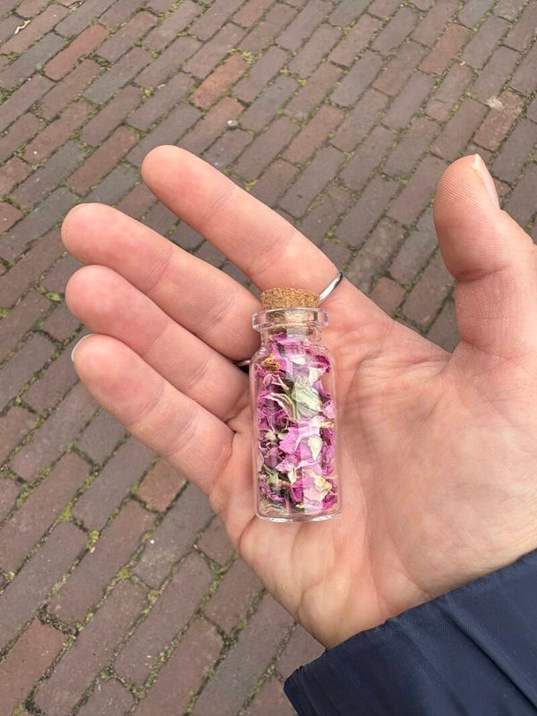 Rozenblaadjes In Fles