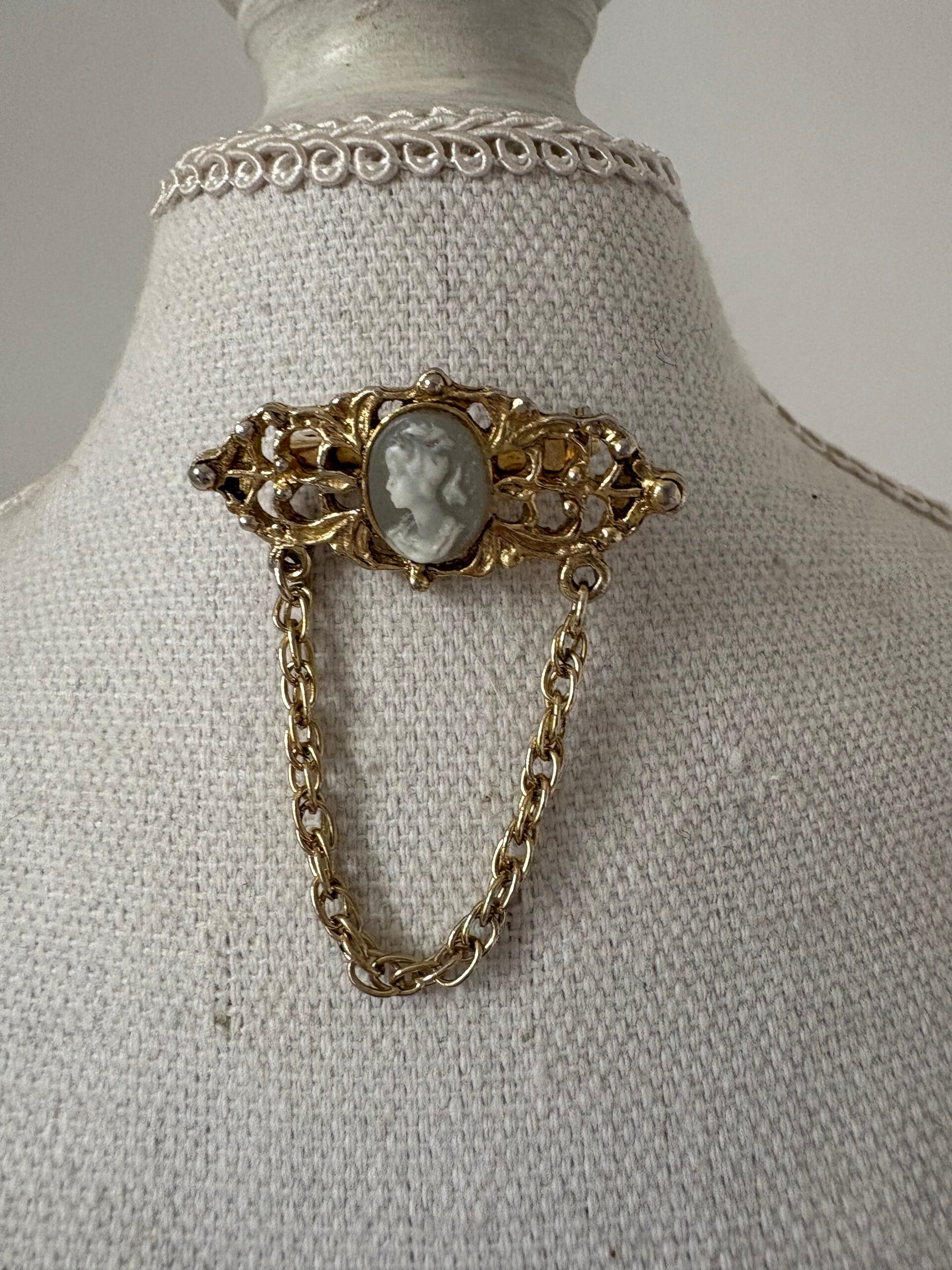 Vintage Camee-Broche