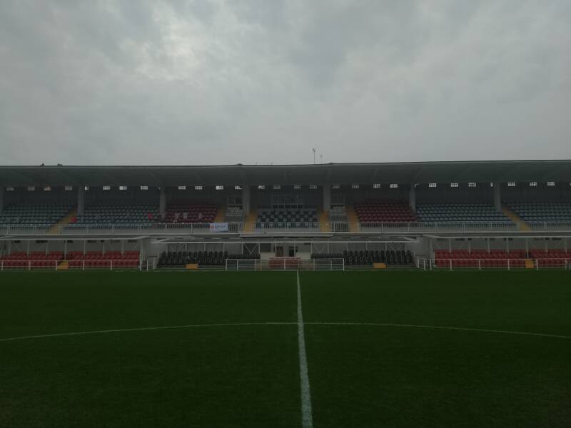 La tribuna vista dal campo