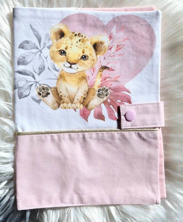 Protège carnet de santé Lionceau rose