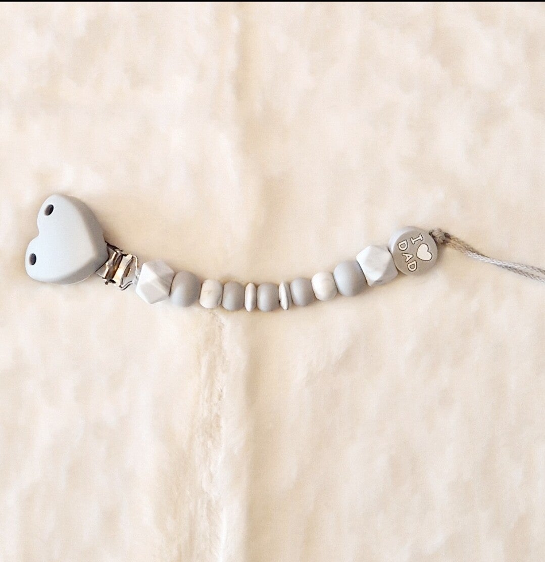 Attache tétine personnalisé I LOVE DAD gris