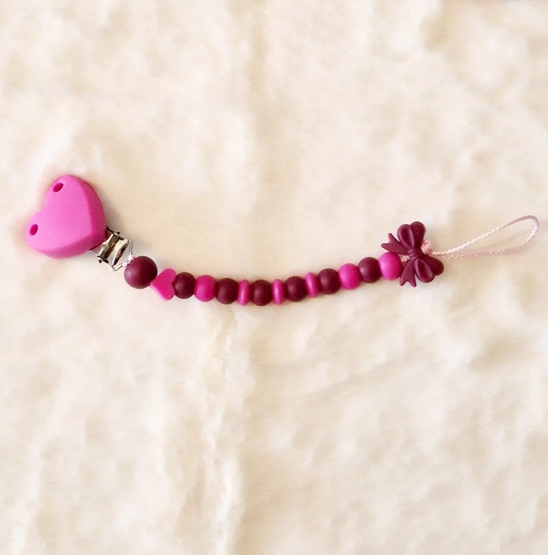 Attache tétine personnalisé nœud bordeau