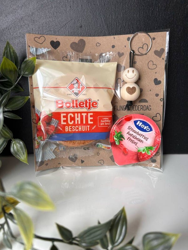 • Beschuit met jam en sleutelhanger hartje •