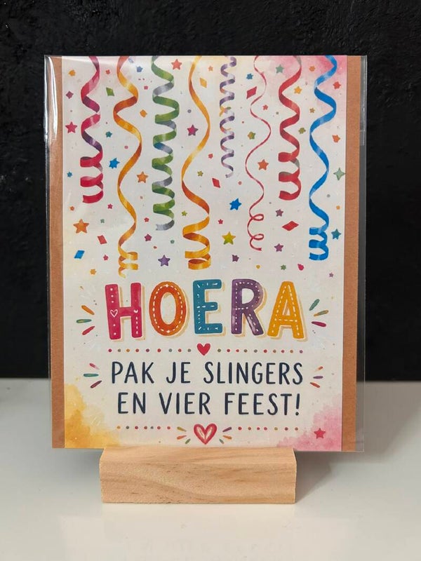 • HOERA Pak je slingers en vier feest •