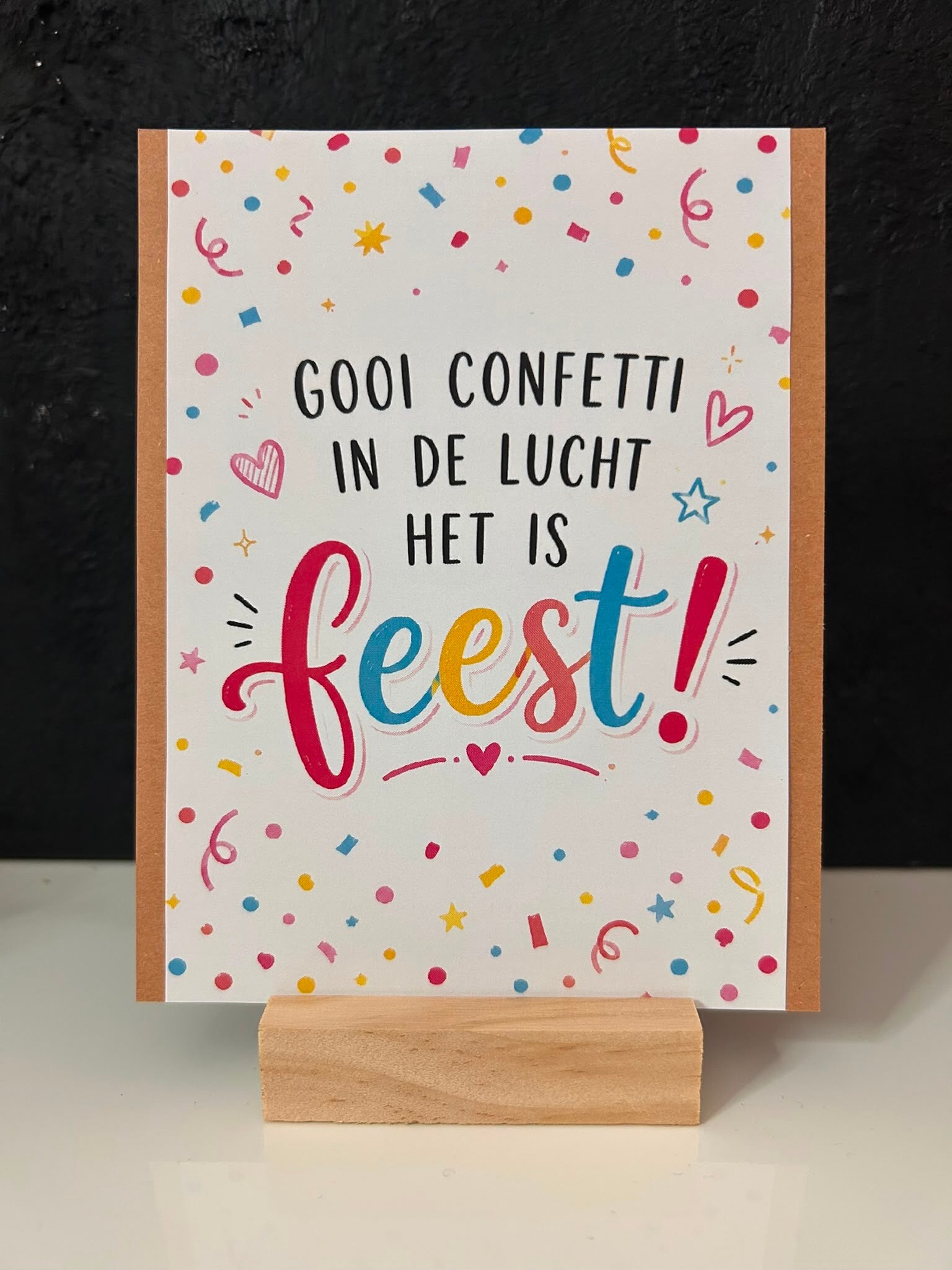• Gooi confetti in de lucht, het is feest •