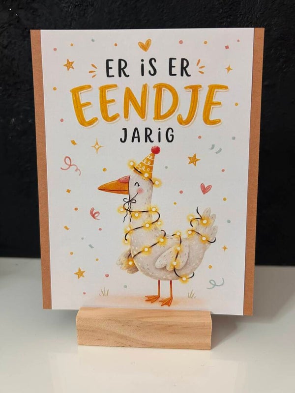 • Er is er eendje jarig •