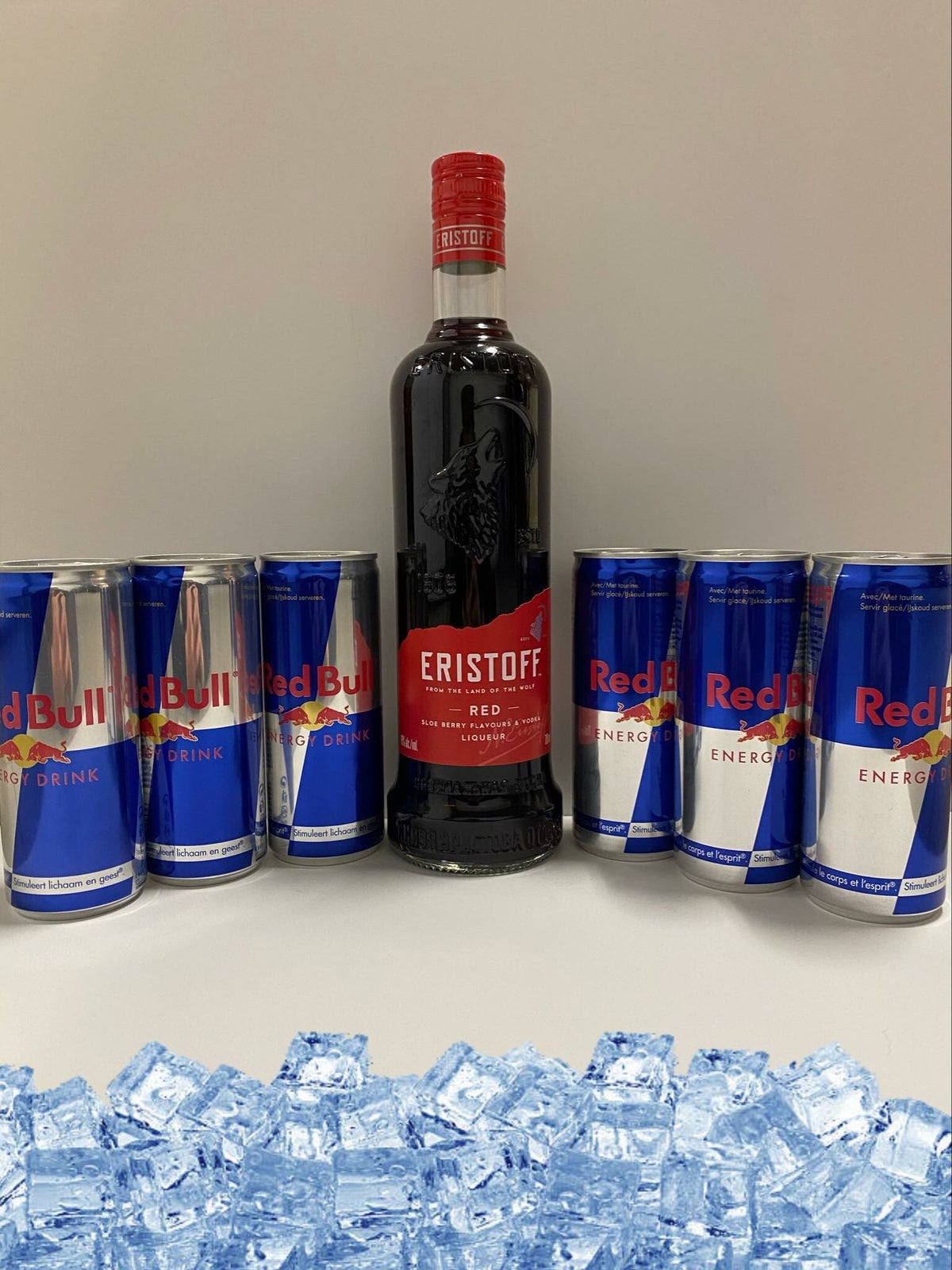 MixPakket Rode Vodka Redbull + 2kg ijsblokjes on Wheels