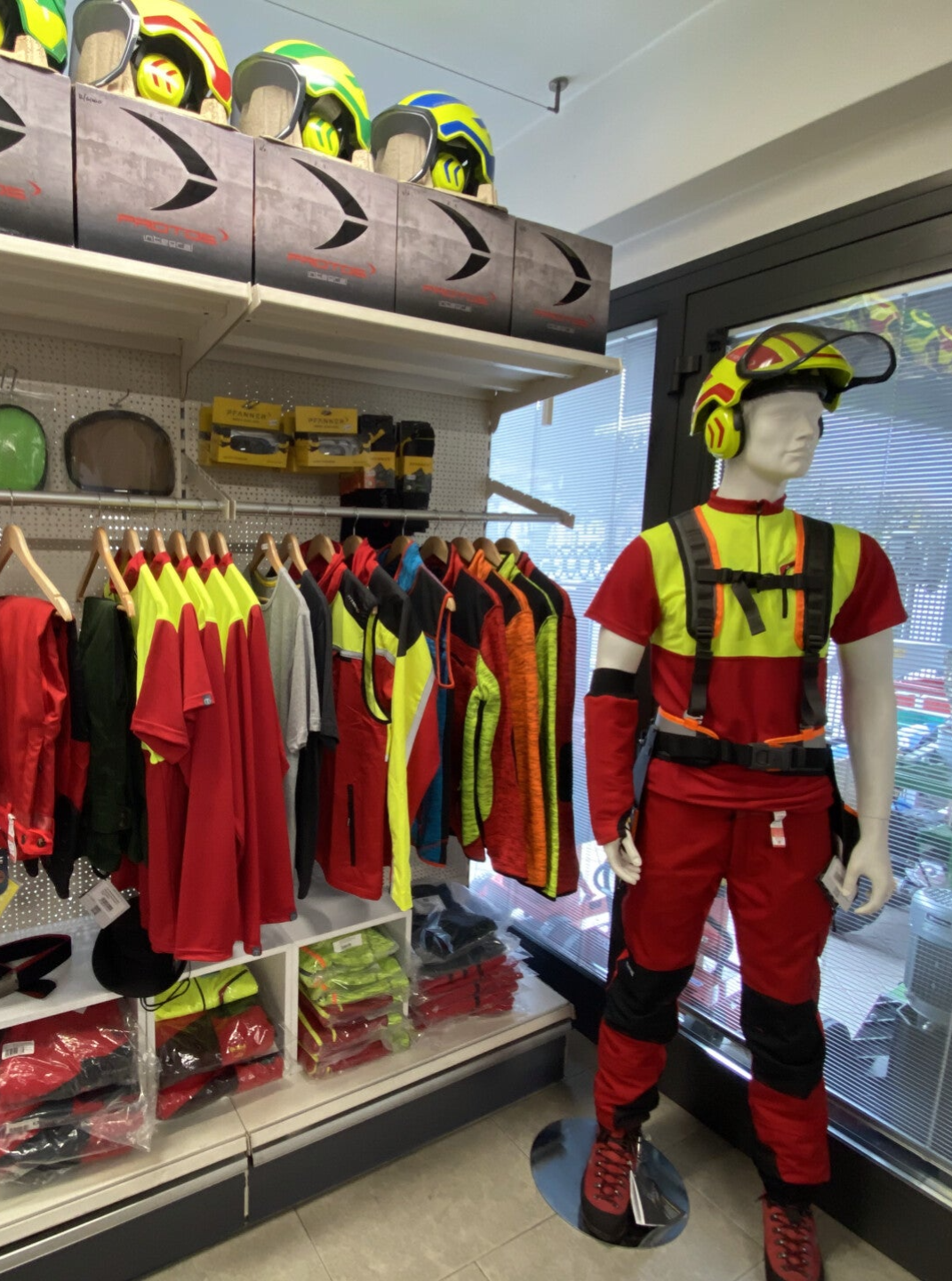 Vendita Esposizione Macchine giardinaggio e forestali