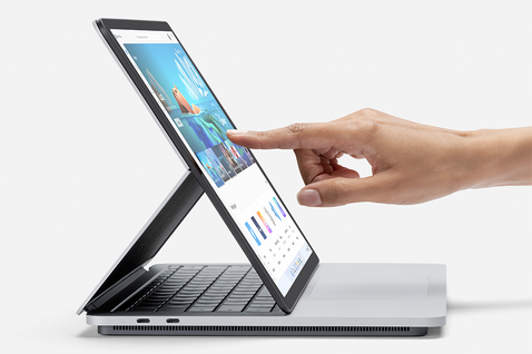 Surface Laptop Studio con schermo inclinabile da 14.4 pollici, supporto per penna digitale e potenza grafica per creativi, designer e sviluppatori.