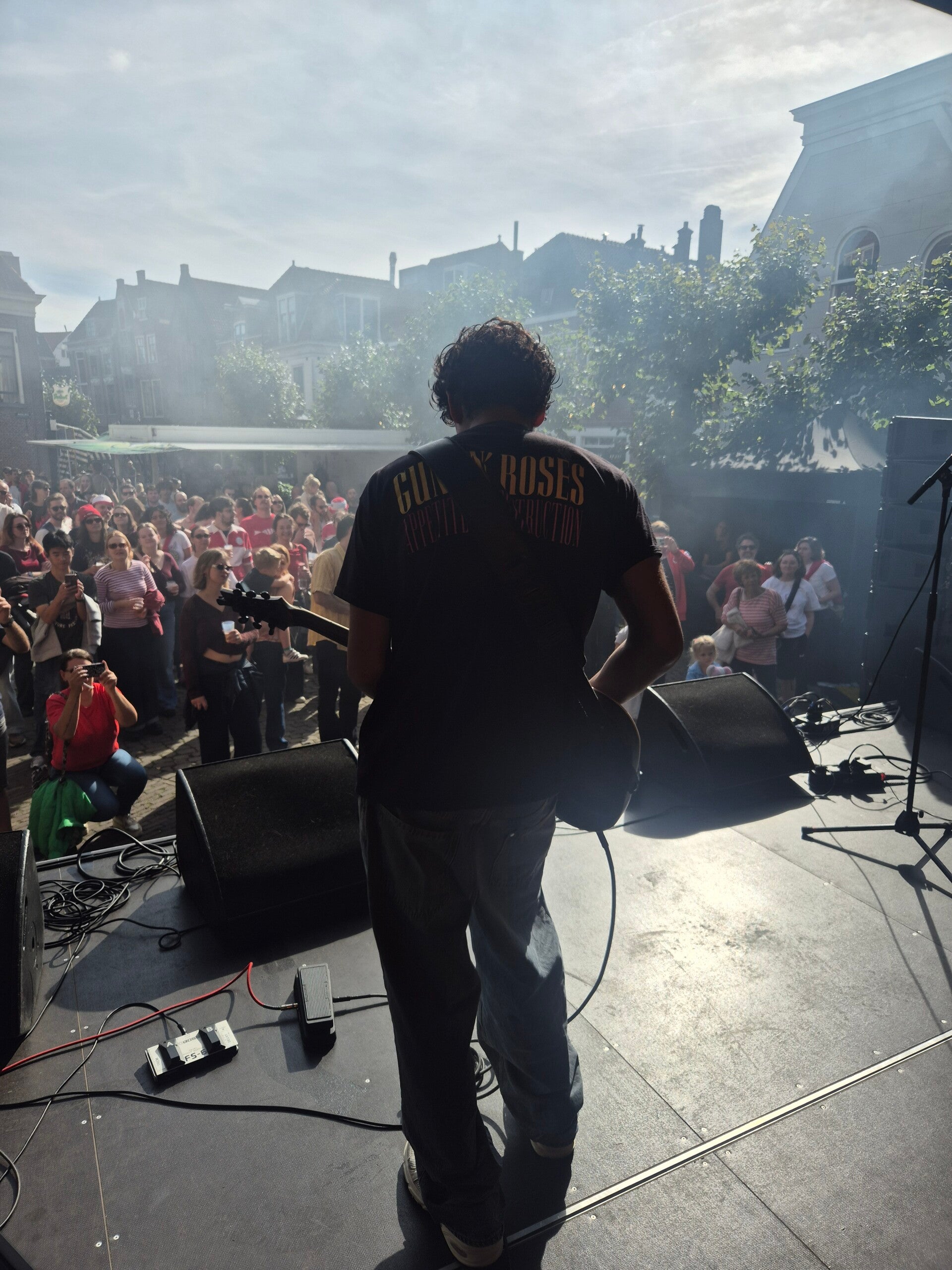 Optreden gitaarsolo leerling Let's Jam!