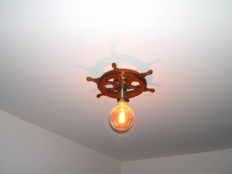 Plafonnier barre à roue de bateau