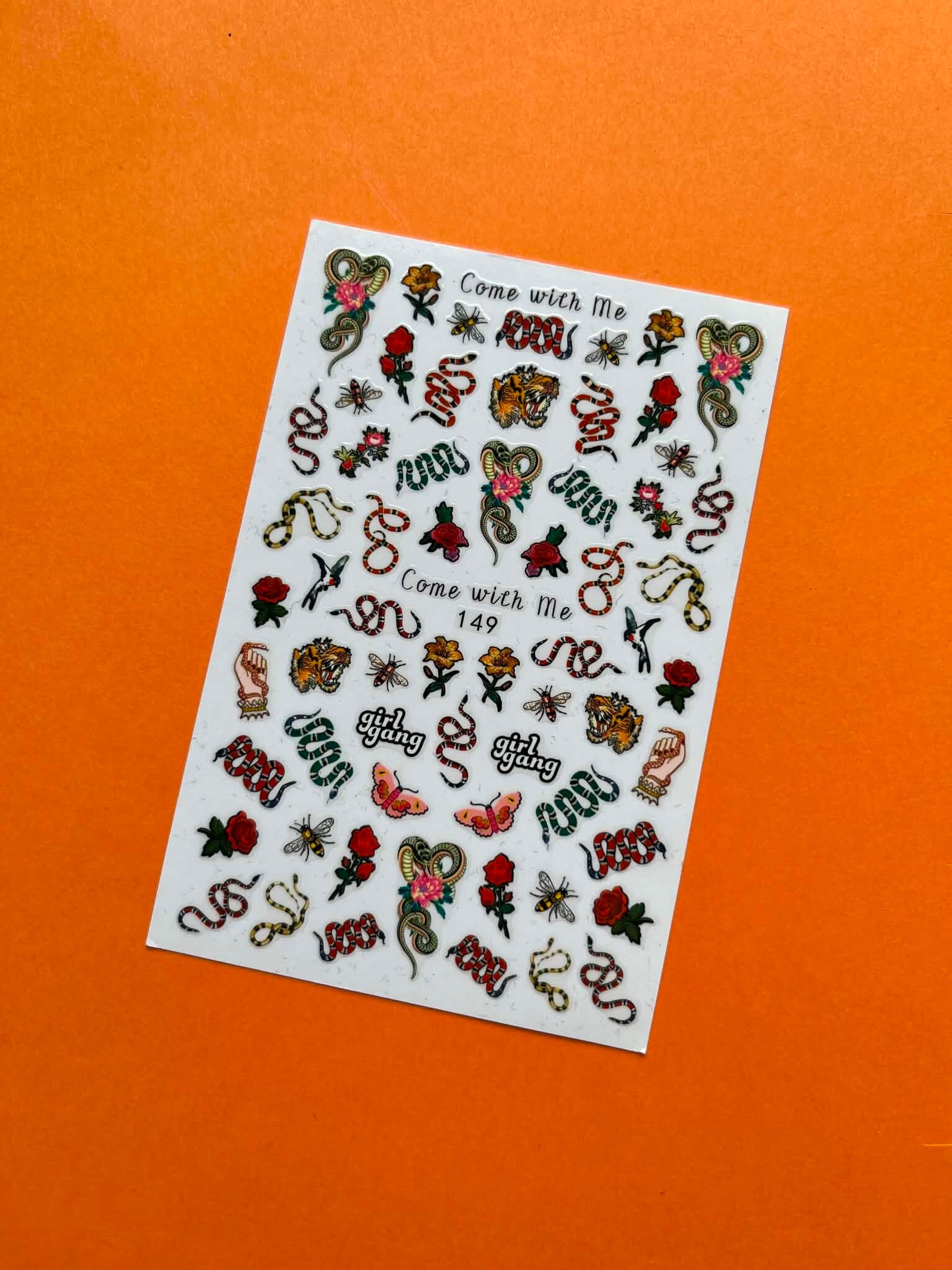 nagelstickers met o.a slangen,vlinders,tijgers etc (149)