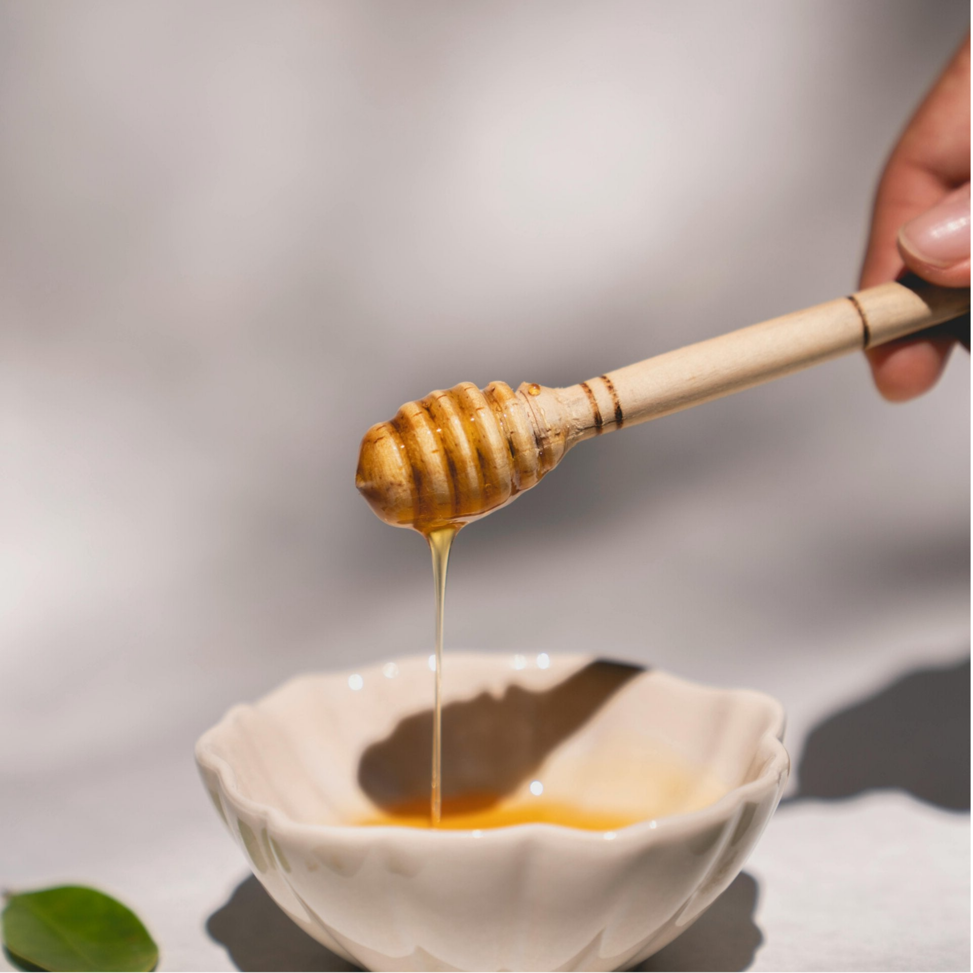 Rauwe honing is hier te koop. 