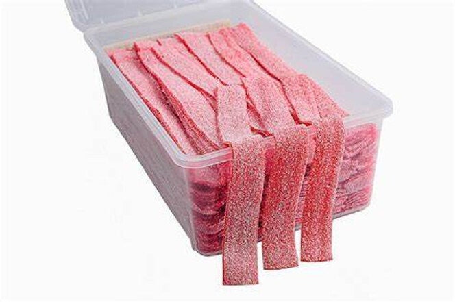 Jake Sour Strawberry Belts 8 gr per stuk