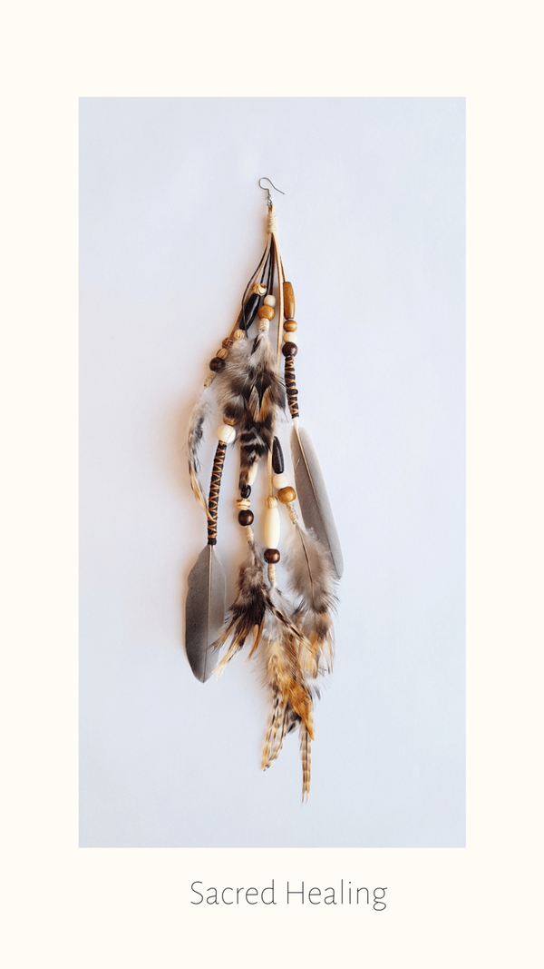 SOLD Veren oorbel 'Sacred Healing'