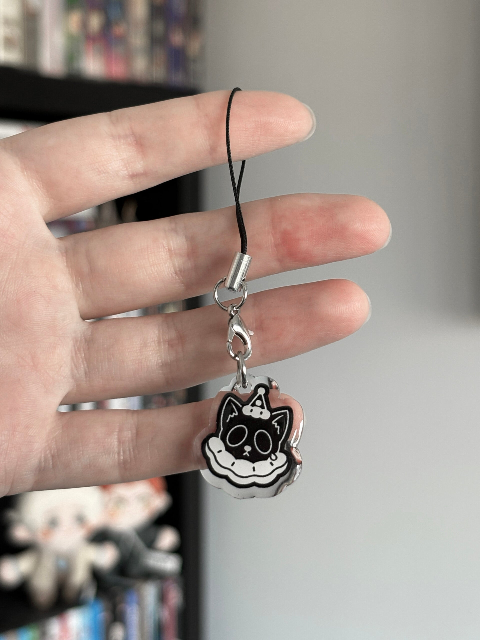 PHILLIPE V2 - PHONE CHARM