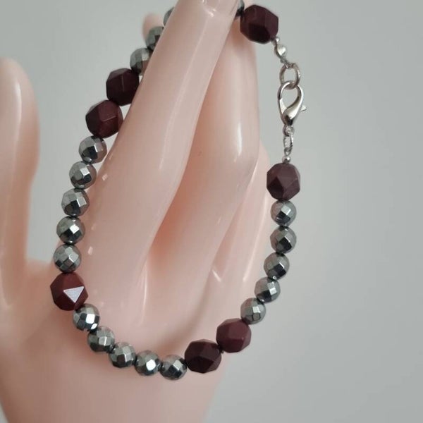 Pierre hémathyte, décoré  pierre jaspe ,fermoir crochet argent