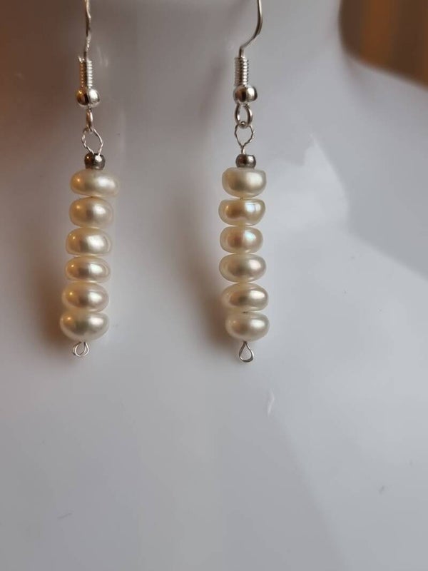 Pendentif en perles Cultivés blanches , crochet argent ,réf. mpe 65