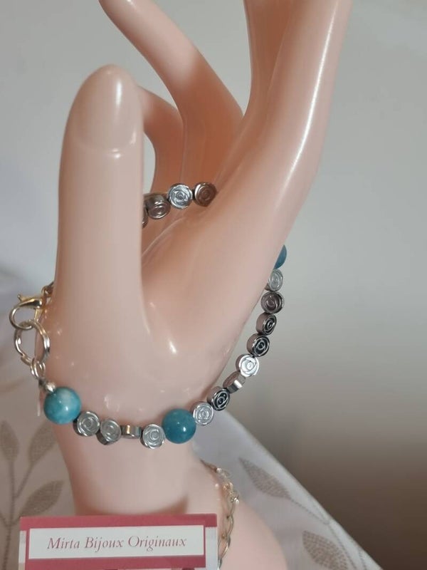 Bracelet pierre hématite forme de rose,decoré pierre jade bleu,fermoir argent.