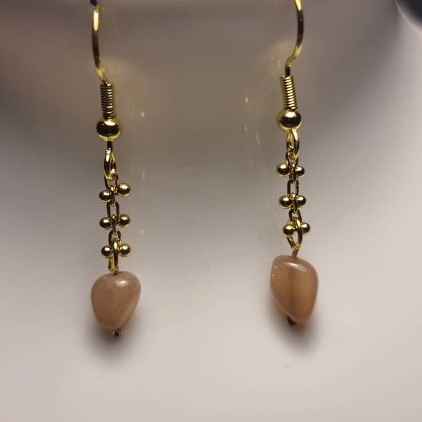 Boucles en chaîne doré  qualité  avec pendentif pierre de lune  réf. mpi 17