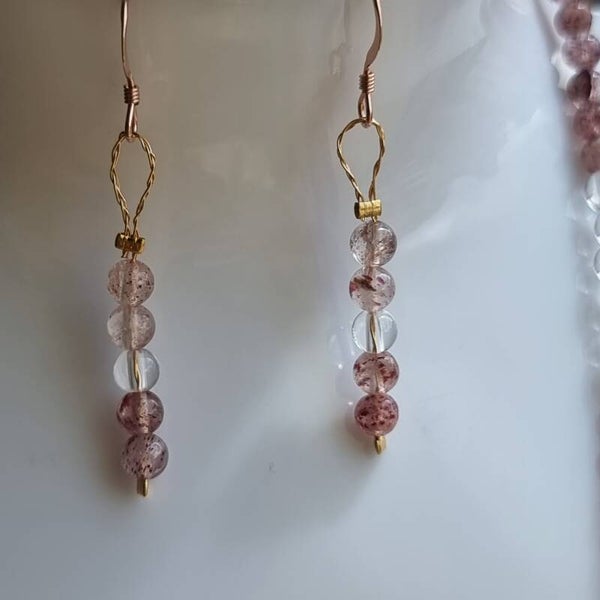 Pendentif en pierre quartz rosé avec quartz blanc crochet or réf mpi 54.