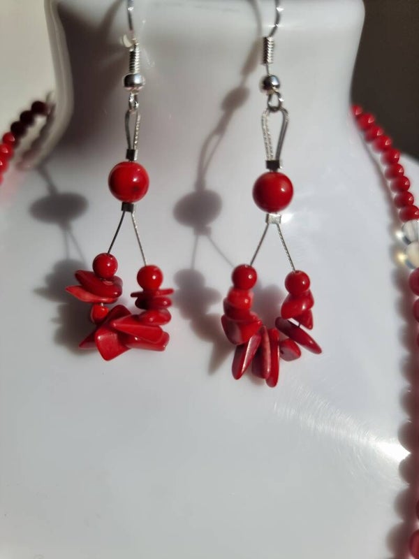 Pendentif en Pierres chips corail bambou ,crochet argent réf.mpi 35