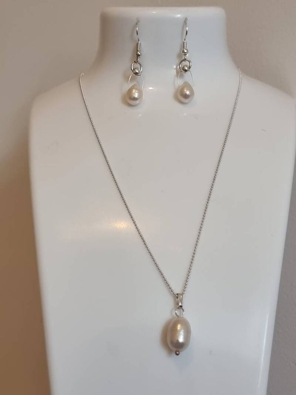 Ensemble ,collier chaîne argent pendentif  perles blanches d'eau douce ,avec boucles crochet argent