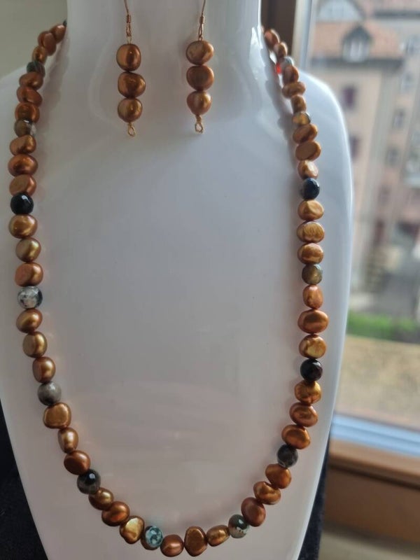 Collier perles cuivré couleur doré