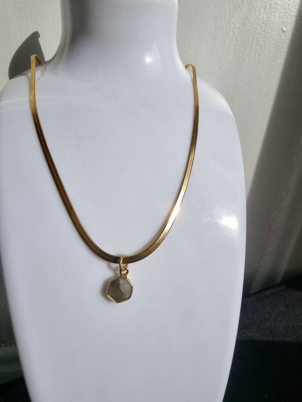 Collier chaîne doré qualité, avec pendentif pierre labradorite