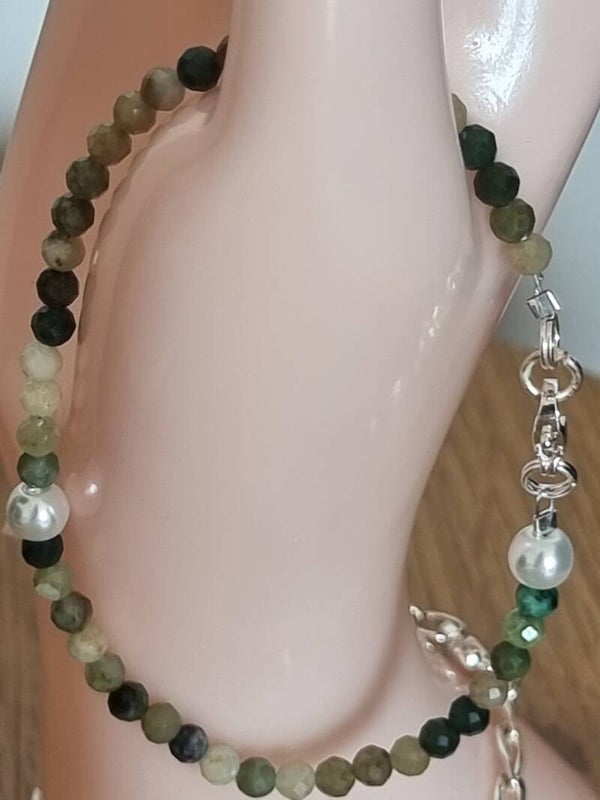 Bracelet en Jade  Birmanie,4mm,decoré deux perles fermoir argent