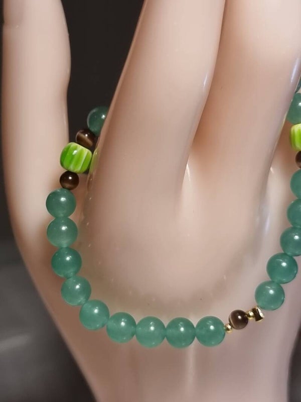 Bracelet  en pierre aventurine, decoré pierre brunes.