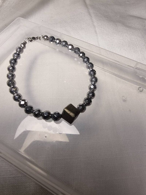 Bracelet  Pierre emathyte  ,décor avec une pierre pyrite