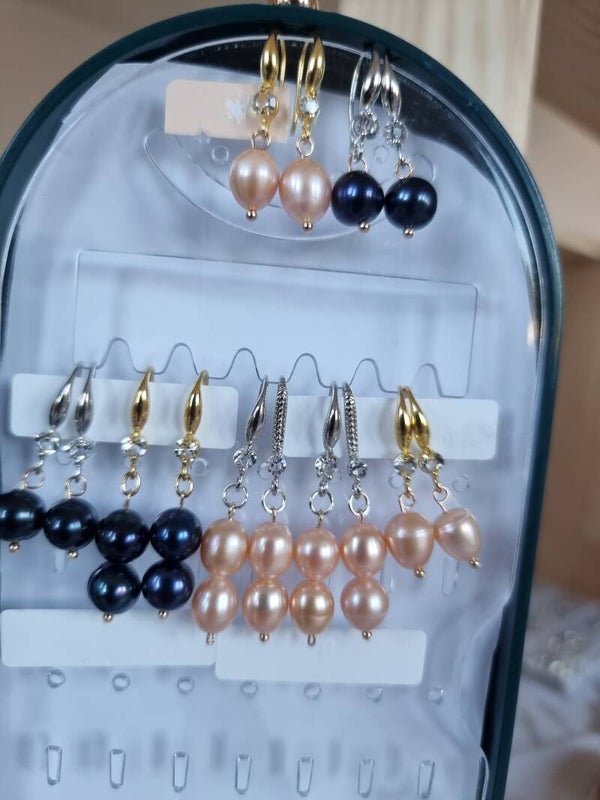 Vrai perles en couleur rose et violet, crochet plaqué Or 18k