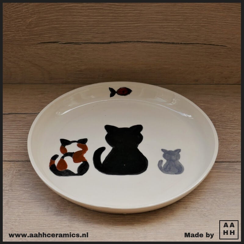 Wit bord met afbeelding 3 kattensilhouetten