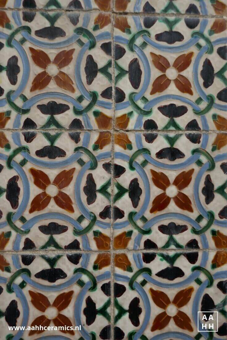 Azulejos - oranje, wit en blauw moors motief, Portugal